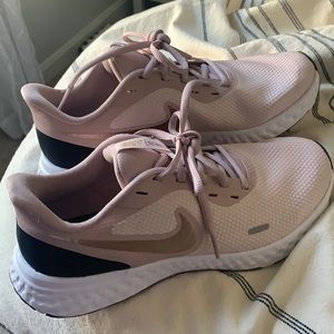 Nike revolution women’s running shoe size 9 pink